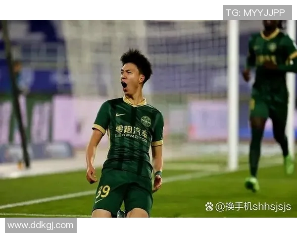 杭州足球队个人能力引发热议球迷对球员表现的不同看法分析