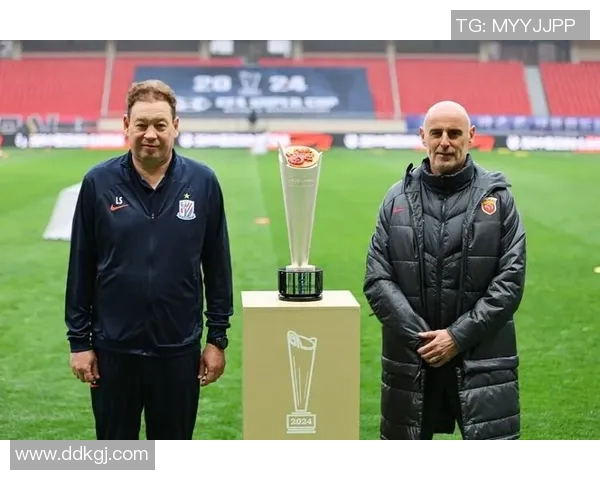 足球明星捧杯事件背后的真相揭秘及其对体育界的影响分析