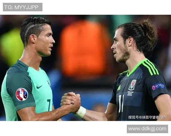 国际足球明星同框合影展现友谊与竞技精神的精彩瞬间 国际足球明星同框合影展现友谊与竞技精神的精彩瞬间